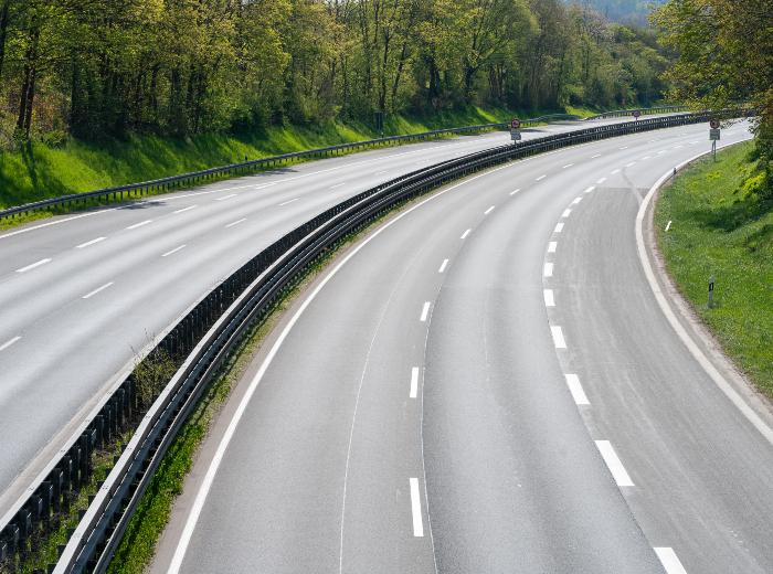 Comprendre la ligne de dissuasion et son utilité dans la protection routière Ligne de dissuasion - article par Maître Franck Cohen